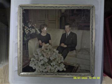 Vintage blikken doos Koningshuis beschikbaar voor biedingen