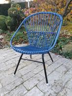 Vintage rotan stoel, Huis en Inrichting, Stoelen, Ophalen, Gebruikt, Blauw, Eén