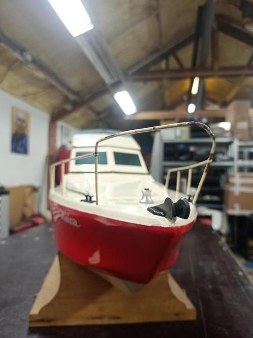 Yacht à moteur Robbe RC vintage des années 1980 « Heica » n, Hobby & Loisirs créatifs, Modélisme | Bateaux & Navires, Utilisé
