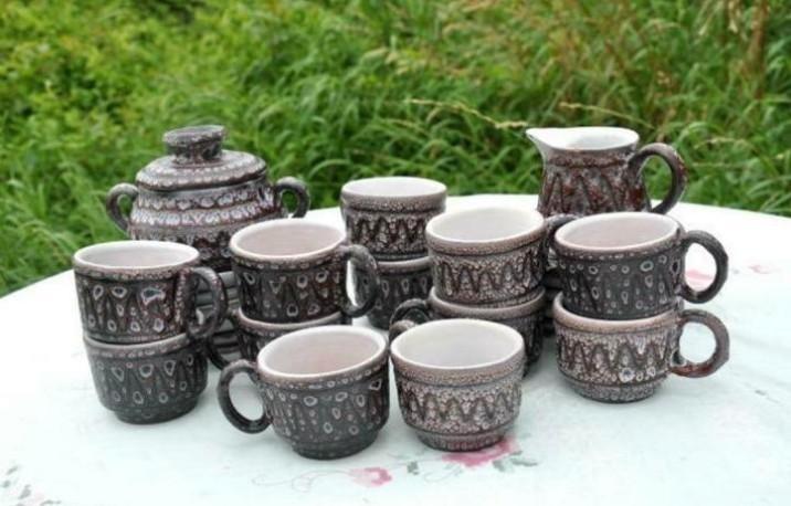 § service a café 12 personnes vallauris jean austruy, Antiek en Kunst, Antiek | Servies compleet, Ophalen of Verzenden