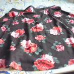 zwart rokje met rode bloemen medium, Ophalen of Verzenden, Gedragen, Maat 38/40 (M), Zwart