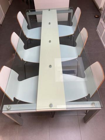 Glazen eettafel met 6 stoelen beschikbaar voor biedingen