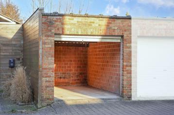 Garage d'env. 15m² situé à COMINES. Porte manuelle beschikbaar voor biedingen