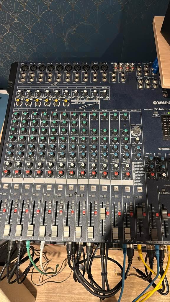 Yamaha 166CX USB, Musique & Instruments, Tables de mixage, Utilisé, 10 à 20 canaux, Entrée micro, Enlèvement