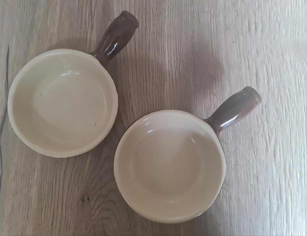 4 bruinen ovenschalen / ovenpotten met handvat / steel, Huis en Inrichting, Keuken | Potten en Pannen, Ophalen of Verzenden, Zo goed als nieuw