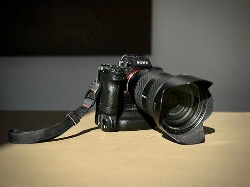 Sony a7R III camera + Sony FE 24-70mm F2.8 GM + Sony VG-C3EM, Audio, Tv en Foto, Fotocamera's Digitaal, Zo goed als nieuw, Sony