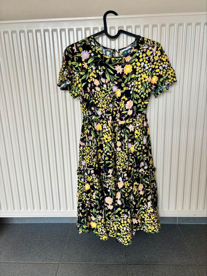 Fleurig kleedje, maat 128, met of zonder strop rond middel, Kinderen en Baby's, Kinderkleding | Maat 128, Zo goed als nieuw, Meisje