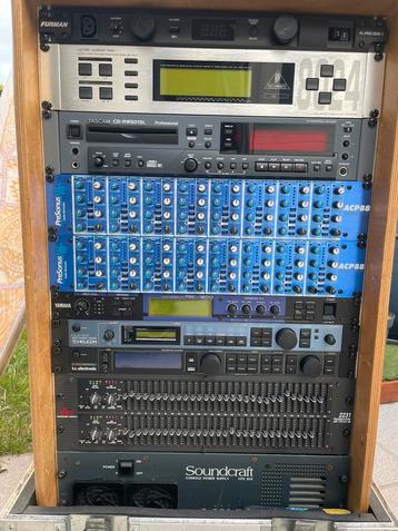 Outboard met 2 soundcraft MH3 mengtafels beschikbaar voor biedingen