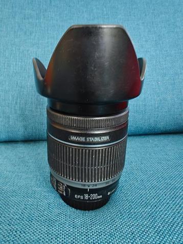 Mooie Canon EF-S 18-200mm F/3.5-5.6 IS telelens te koop beschikbaar voor biedingen