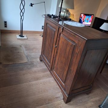dressoir/ lage kast beschikbaar voor biedingen