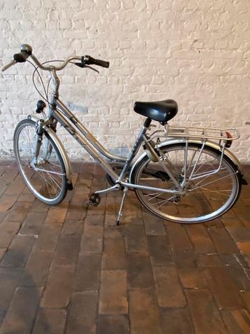 28 inch 7V damesfiets met verlichting beschikbaar voor biedingen
