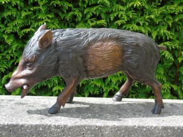 Beeld een wild zwijn of wrattenzwijn in gepatineerd brons... beschikbaar voor biedingen