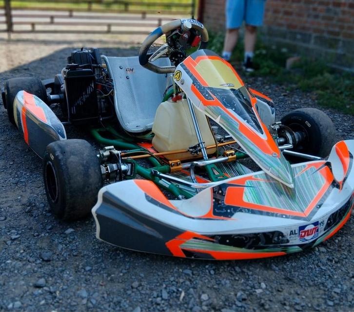 Tony kart 200cc Mooie staat!, Sport en Fitness, Karting, Zo goed als nieuw, Kart, Ophalen