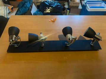 Lampenmontuur met 4 spots beschikbaar voor biedingen