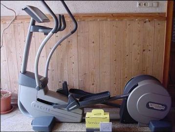 Vélo elliptique TechnoGym professionnel. (avec livraison en  disponible aux enchères