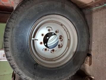 4 velgen + banden, 8 gaten, 385/65 R22.5 beschikbaar voor biedingen