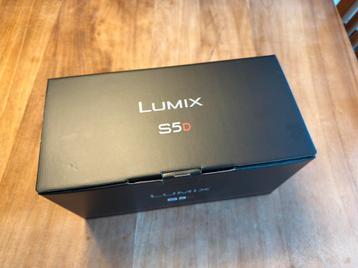 NIEUW/5j garantie: Lumix S5D + 18-40 + extra officiële accu beschikbaar voor biedingen
