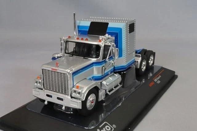 1:64 Ixo 64TR003 GMC General 1980 silver truck, Hobby & Loisirs créatifs, Voitures miniatures | Échelles Autre, Comme neuf, Bus ou Camion