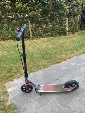 Step met handrem en voetrem beschikbaar voor biedingen
