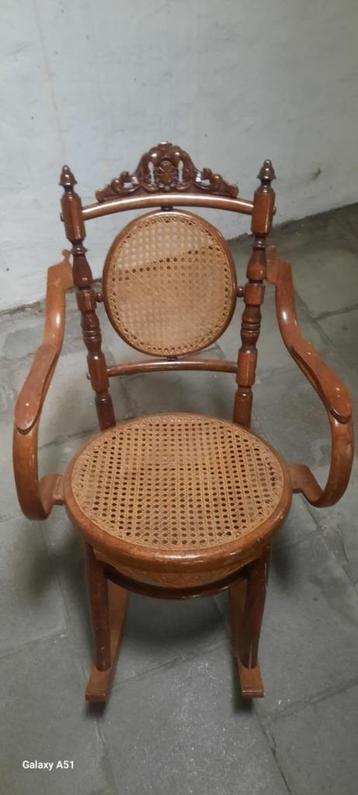 Vintage, houten kinder schommelstoel, Thonetstijl beschikbaar voor biedingen
