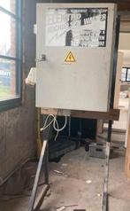 Werfkast op sokkel met elektriciteitsschema te koop, Doe-het-zelf en Bouw, Elektriciteit en Kabels, Ophalen, Gebruikt, Stopcontact