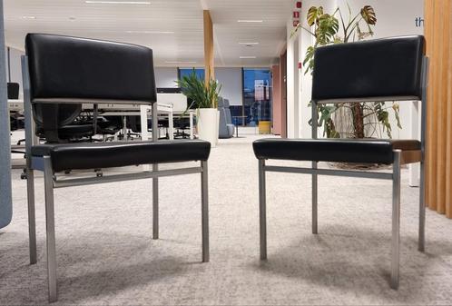 2 Italiaanse designstoelen van Barro — collectie, Huis en Inrichting, Stoelen, Zo goed als nieuw, Eén, Leer, Metaal, Ophalen of Verzenden