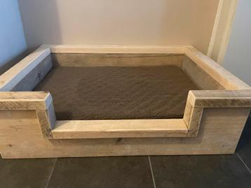 Nieuwe hondenmand hout met kussen beschikbaar voor biedingen