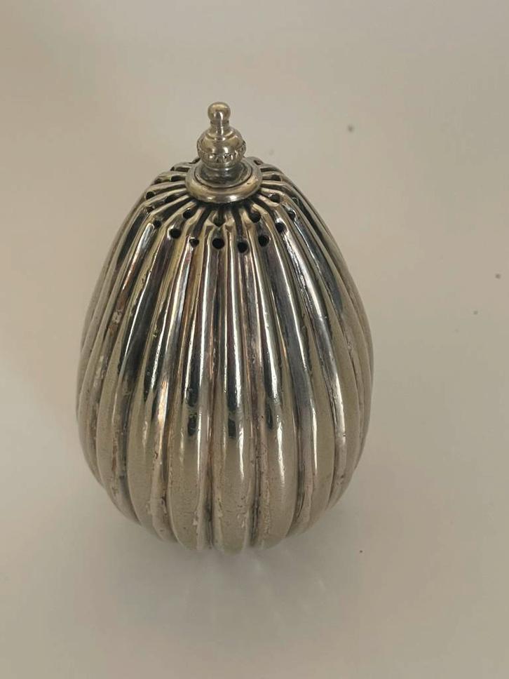 Uniek design  massief zilveren strooibusje volledig geribd, Antiek en Kunst, Antiek | Zilver en Goud, Zilver, Verzenden