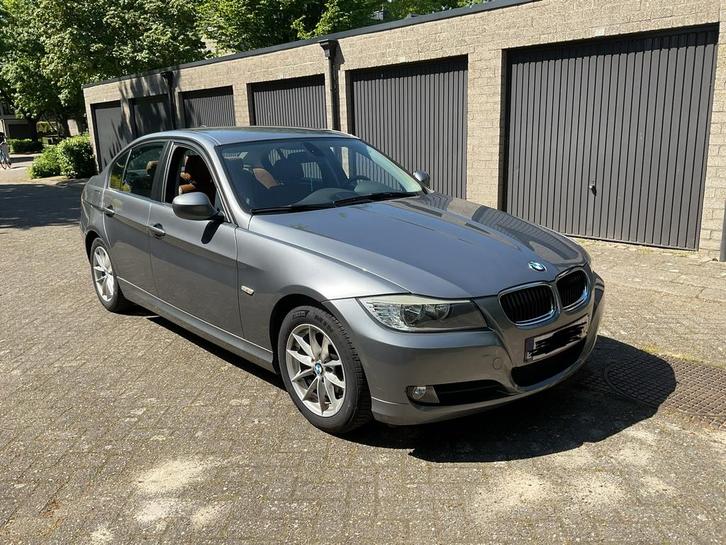 Bmw 318d 143pk 2011, Auto's, BMW, Particulier, 3 Reeks, Diesel, Euro 5, Berline, 5 deurs, Handgeschakeld, Zilver of Grijs, Bruin
