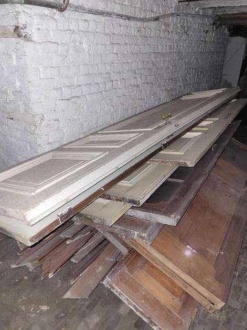 Lot de portes en bois beschikbaar voor biedingen