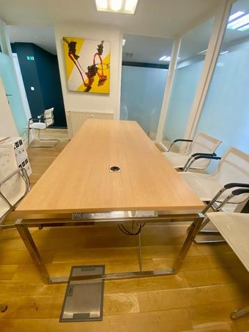 Tables en bois avec pieds Chrome beschikbaar voor biedingen