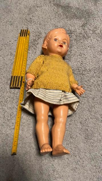 Vintage pop met originele kledij beschikbaar voor biedingen