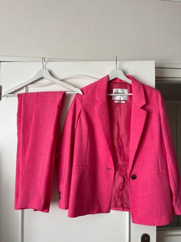 Pak Essentiel Antwerp, Kleding | Dames, Jasjes, Kostuums en Pakken, Zo goed als nieuw, Kostuum of Pak, Maat 36 (S), Roze, Ophalen