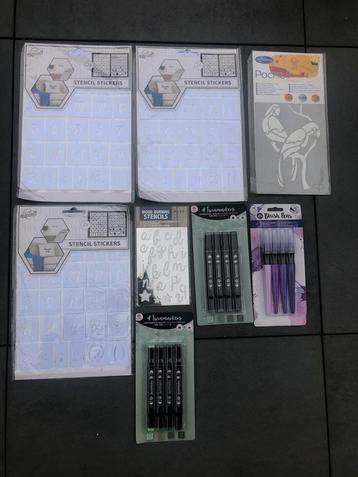 Penseel • stift • stickers • kunst beschikbaar voor biedingen