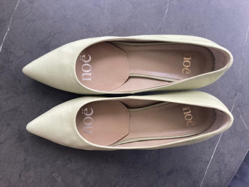 Noë pumps (38), Kleding | Dames, Schoenen, Zo goed als nieuw, Pumps, Groen, Ophalen of Verzenden