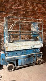 Schaarlift Genie 8 m hoog met splinternieuwe batterijen!, Zakelijke goederen, Machines en Bouw | Liften, Steigers en Ladders, Ophalen