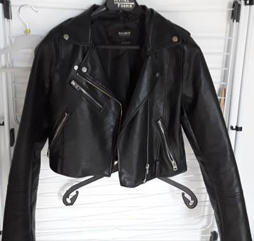 Blouson fille skai Pull&Bear eur M +-14,15 ans, Enfants & Bébés, Pull ou Veste, Enlèvement, Utilisé, Pull&Bear