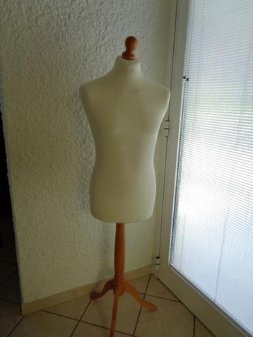 - Mannequin buste de couture sur trépied en bois, homme beschikbaar voor biedingen