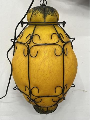 Lanterne en pâte de verre et fer forgé beschikbaar voor biedingen