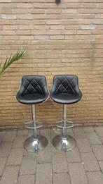 4 stuks, zwart met witte achterkant, Huis en Inrichting, Barkrukken, Ophalen, Leer, Zo goed als nieuw, 90 cm of meer