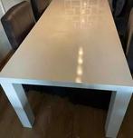Witte glanstafel met blauw en witte stoelen, Huis en Inrichting, Tafels | Eettafels, Ophalen, Zo goed als nieuw