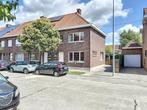 Charmante halfopen bebouwing met 3 slaapkamers, garage, tuin, 200 tot 500 m², 587 kWh/m²/jaar, Izegem, 3 kamers