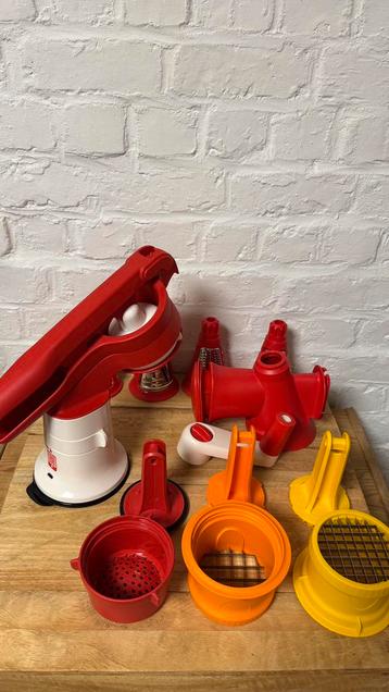 Tupperware Adaptachef raspen + citruspers + frietjes snijder beschikbaar voor biedingen