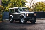 Defender 90 td4 2,2 // LOW KM // 4 zetels mogelijk, Auto's, 90 kW, Euro 5, Zwart, Vierwielaandrijving