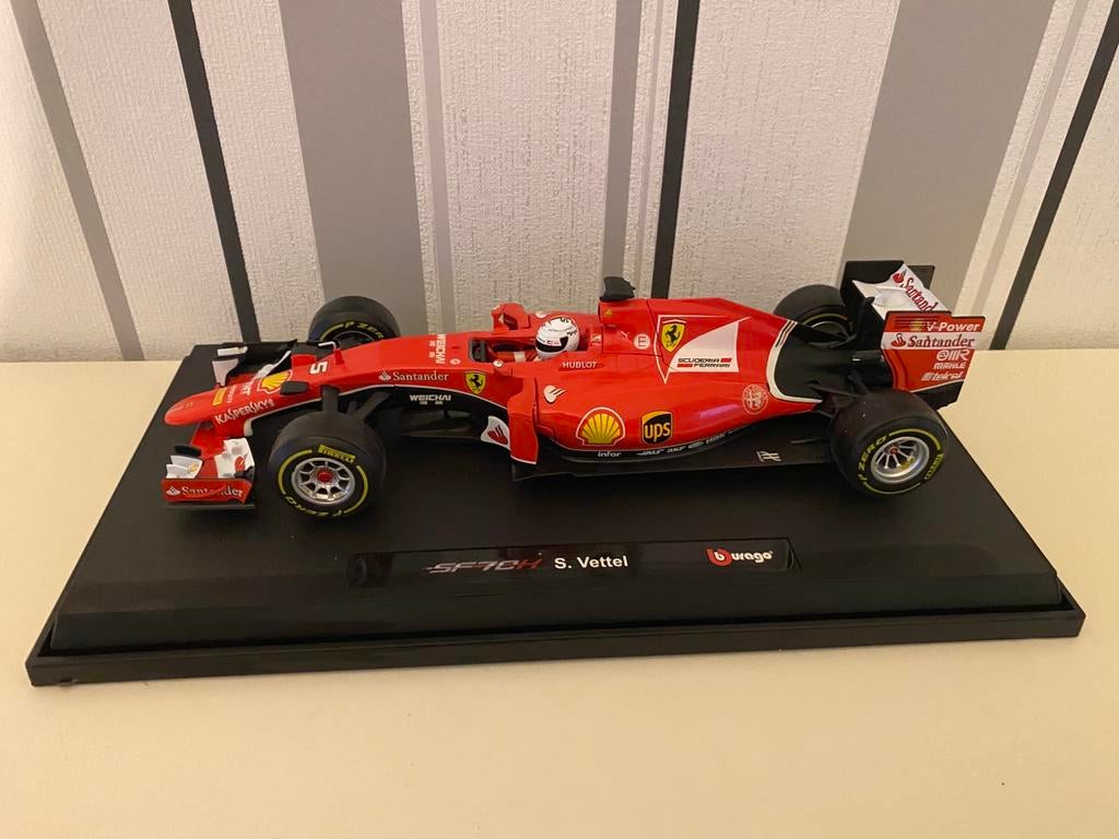 F1 Ferrari SF70H - 2015 1/18, Enlèvement, Comme neuf