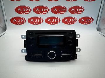 Radio Dacia Logan / Sandero / Dokker / Lodgy, Enlèvement, Utilisé, Dacia