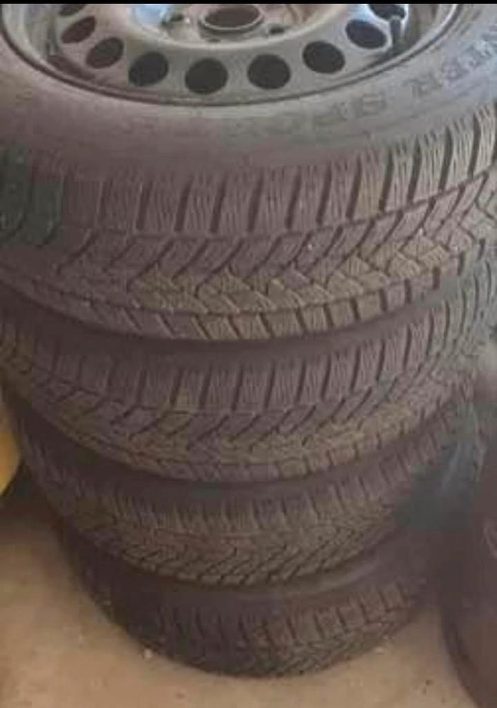 4 jantes en tôle entraxe 4x108 pneu hiver 215/60r16 Uniroyal, Auto-onderdelen, Banden en Velgen, Banden en Velgen, Winterbanden