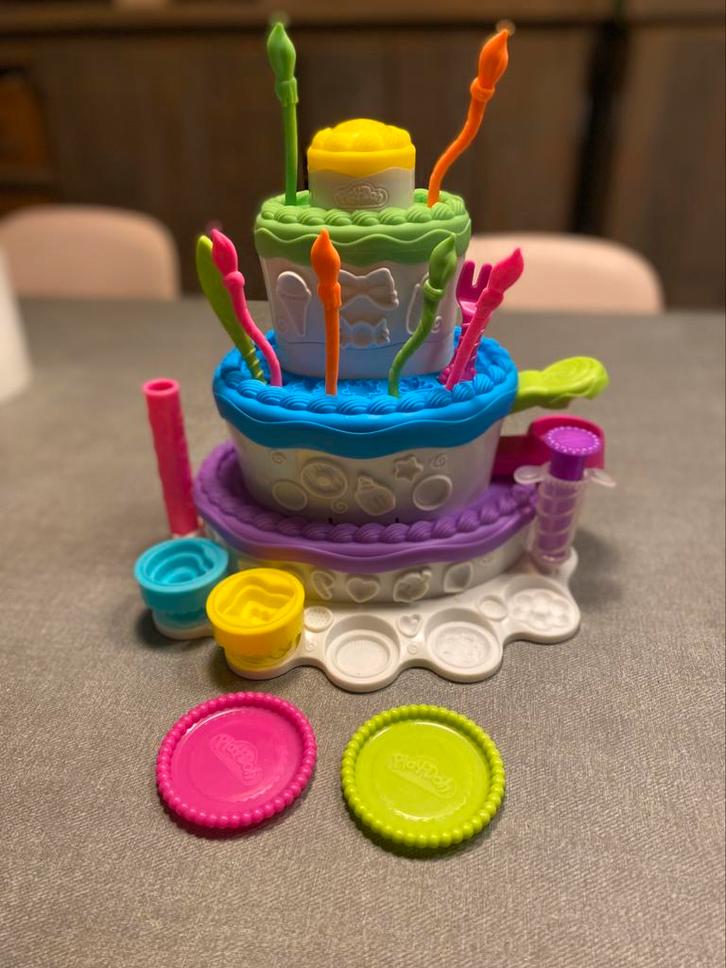 Play-Doh Play Doh Playdoh Sweet Shoppe Cake Mountain Taart, Kinderen en Baby's, Speelgoed | Educatief en Creatief, Zo goed als nieuw