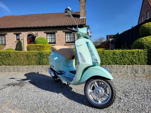 Vespa Primavera Batik 125cc ABS met €250 Accessoires, Motoren, Motoren | Piaggio, Bedrijf, Scooter, 11 kW of minder, 1 cilinder
