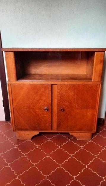 Armoire vintage avec lunettes portes coulissantes